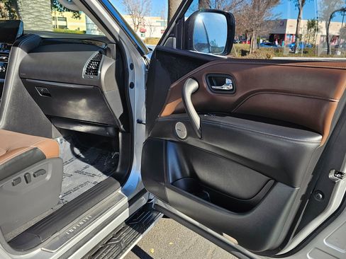 Used 2022 INFINITI QX80 Sensory w/ All-Season Package image 35