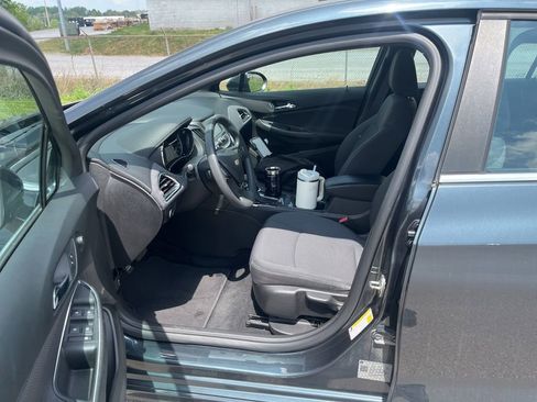 Used 2018 Chevrolet Cruze LT w/ RS Package FWD image 6