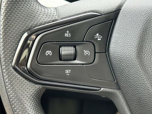 Used 2025 Chevrolet Trax LT FWD image 23