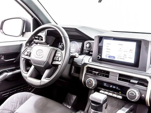 Used 2025 Toyota Tacoma SR image 18