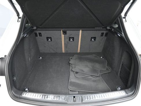 Certified 2025 Porsche Macan AWD/4WD image 28