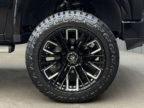 Used 2025 GMC Sierra 1500 Denali Ultimate image 9