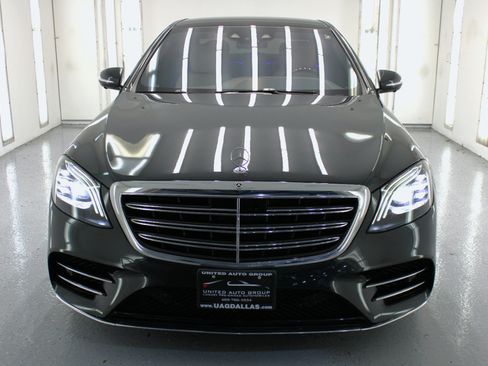 Used 2018 Mercedes-Benz S 560 Sedan image 3