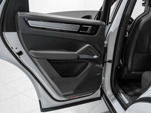 Used 2020 Porsche Cayenne Turbo image 41