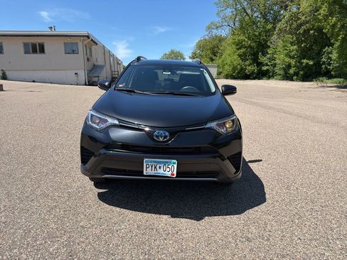 Used 2018 Toyota RAV4 LE w/ Carpet Mat Package AWD/4WD image 8