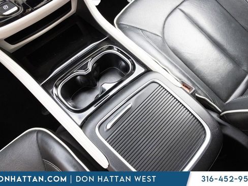 Used 2023 Chrysler Pacifica Limited FWD image 14