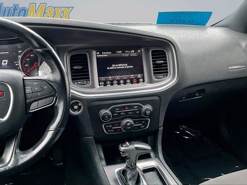 Used 2019 Dodge Charger SXT w/ Cold Weather Package AWD/4WD image 15