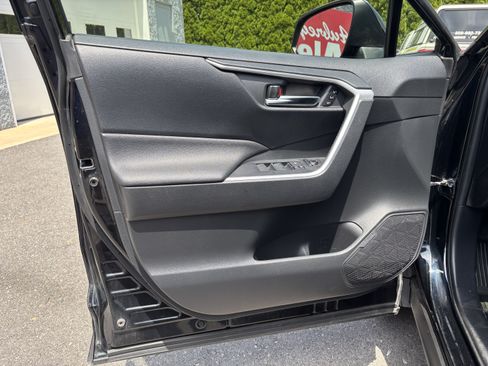 Used 2020 Toyota RAV4 XLE Premium AWD/4WD image 16