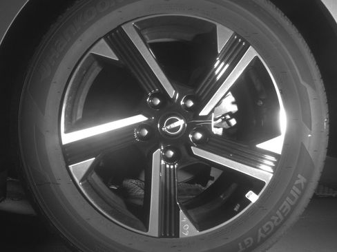 Used 2025 Nissan Sentra SV FWD image 14