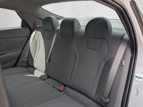 New 2026 Hyundai Elantra SE FWD image 17