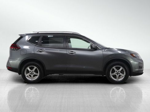 Used 2019 Nissan Rogue SV w/ Sun & Sound Touring Package image 6