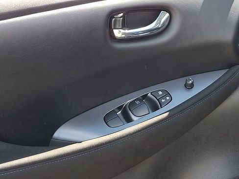 Used 2025 Nissan Leaf S FWD image 22