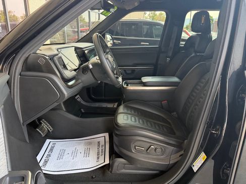 Used 2023 Rivian R1S Adventure AWD/4WD image 5