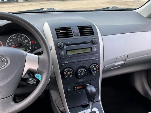 Used 2010 Toyota Corolla LE image 7