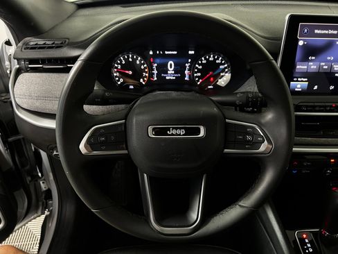Used 2024 Jeep Compass Latitude AWD/4WD image 9