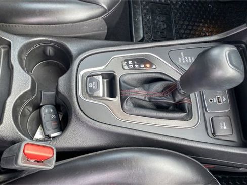 Used 2020 Jeep Cherokee Trailhawk w/ Cold Weather Group image 13