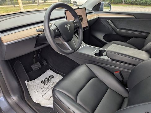 Used 2023 Tesla Model Y Long Range image 26