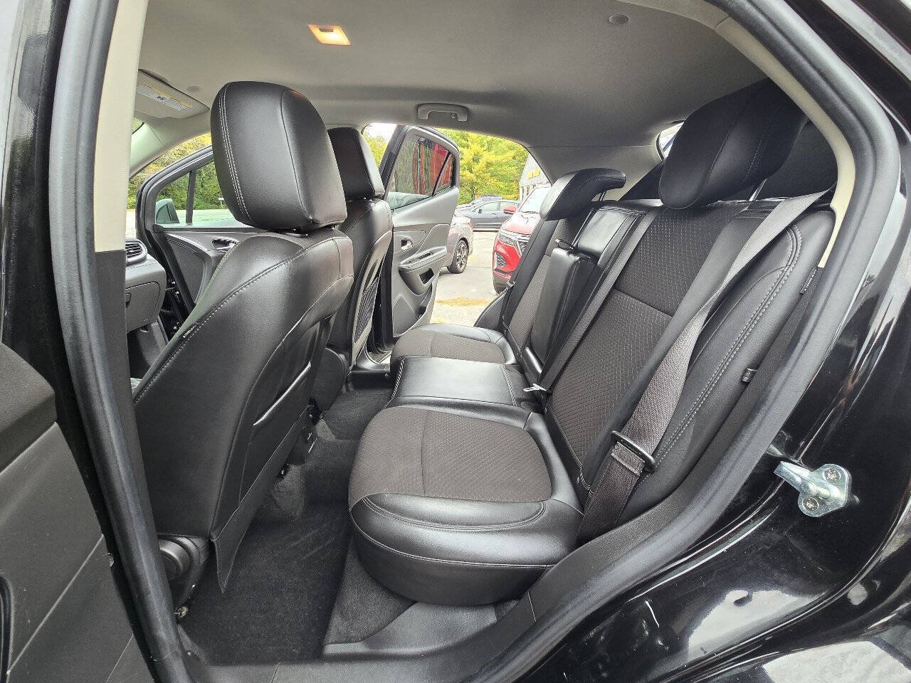 Used 2019 Buick Encore Preferred w/ Safety Package AWD/4WD image 18