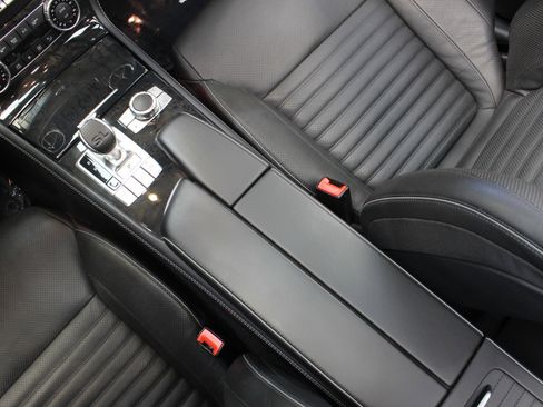 Used 2017 Mercedes-Benz SL 550 image 34