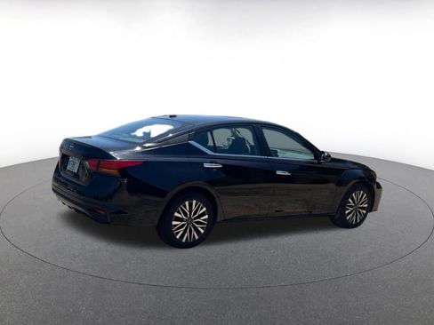 Used 2025 Nissan Altima 2.5 SV FWD image 15