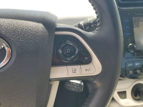 Used 2018 Toyota Prius Three Touring FWD image 17