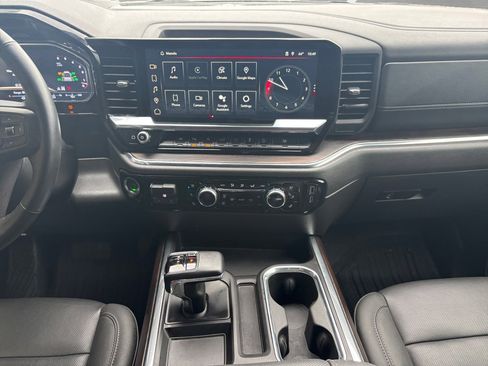 Certified 2024 GMC Sierra 1500 SLT image 3