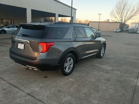 Used 2024 Ford Explorer XLT w/ Equipment Group 202A image 9