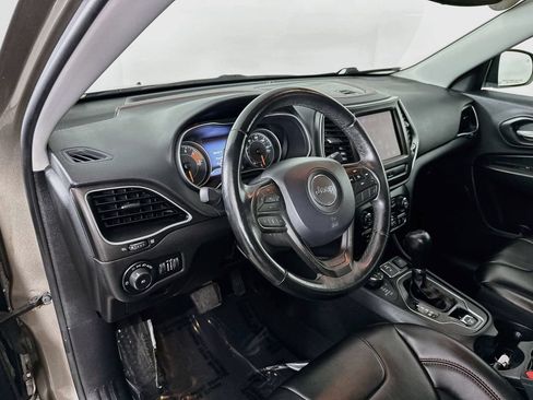 Used 2019 Jeep Cherokee Trailhawk w/ Cold Weather Group AWD/4WD image 14