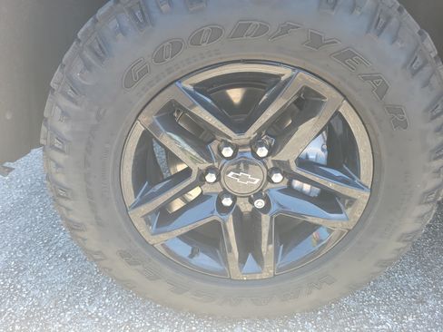 Used 2020 Chevrolet Silverado 1500 LT Trail Boss AWD/4WD image 10