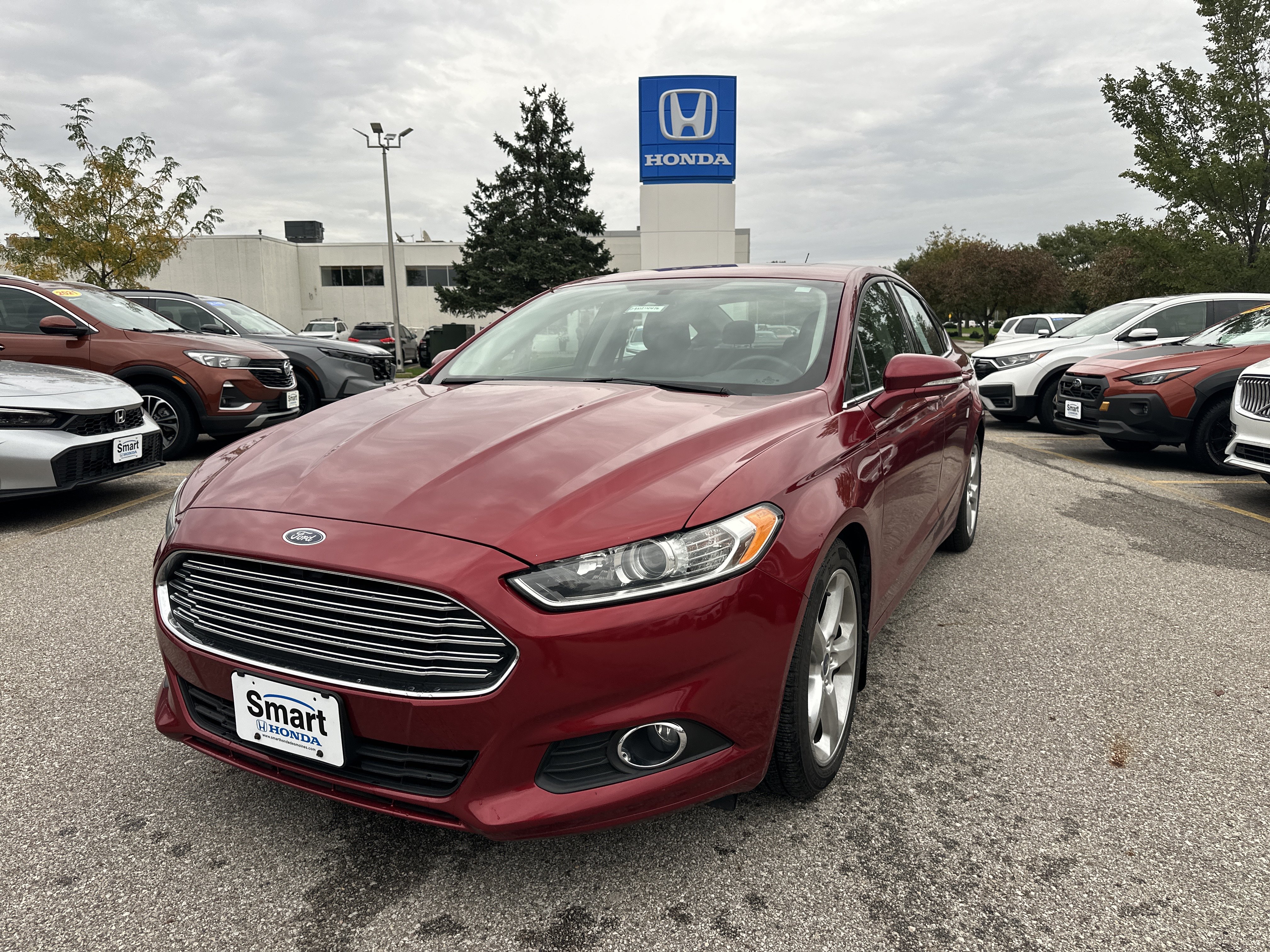 Used 2016 Ford Fusion SE FWD image 1