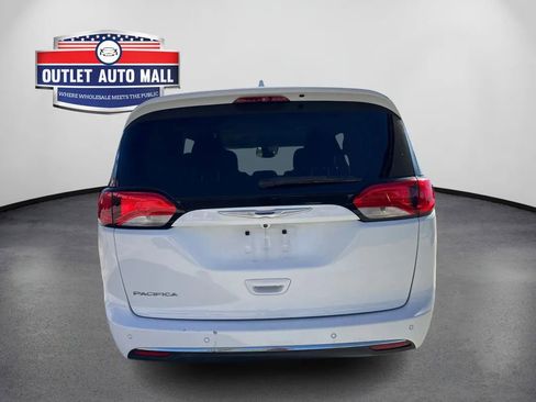 Used 2019 Chrysler Pacifica Touring Plus image 4
