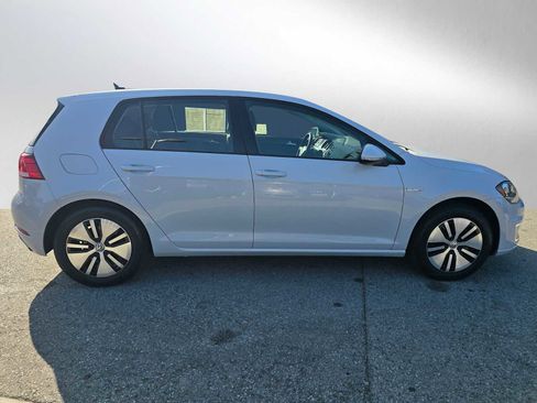 Used 2018 Volkswagen e-Golf SE w/ DC Fast Charging Package image 2