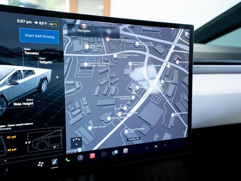 Used 2024 Tesla Cybertruck AWD Crew Cab image 27