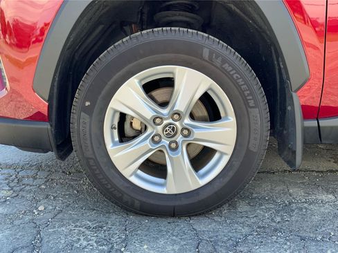 Used 2019 Toyota RAV4 XLE AWD/4WD image 29