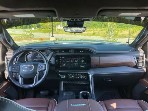 Used 2025 GMC Sierra 2500 Denali Ultimate AWD/4WD image 18