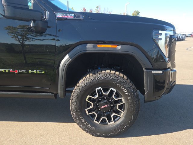 Used 2025 GMC Sierra 2500 AT4X AWD/4WD image 4