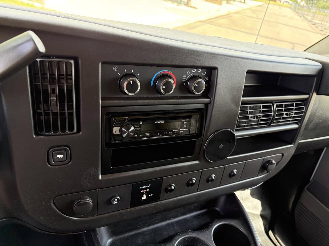 Used 2013 Chevrolet Express 2500 RWD image 12