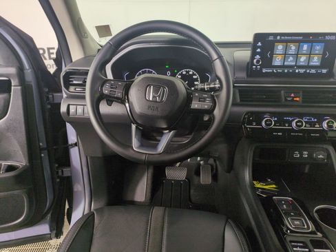 Certified 2024 Honda Pilot Touring image 17