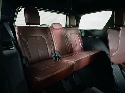 Used 2024 Ford Expedition Limited image 12