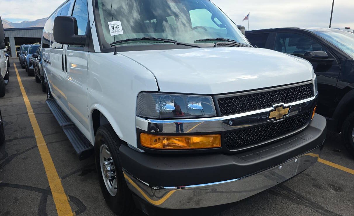 Used 2025 Chevrolet Express 3500 LT w/ LT Preferred Equipment Group RWD image 1