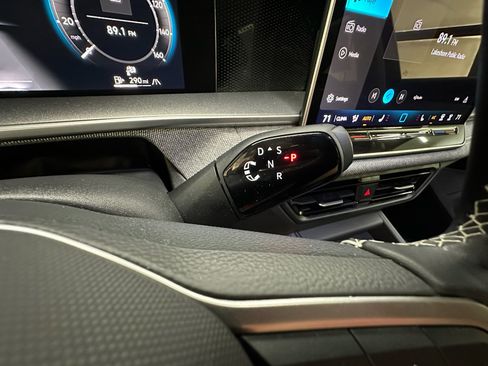 Used 2025 Volkswagen Tiguan S w/ 18" Wheel Package AWD/4WD image 27