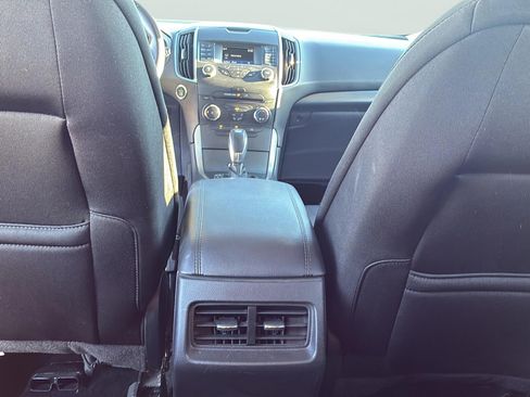 Used 2018 Ford Edge SE FWD image 19