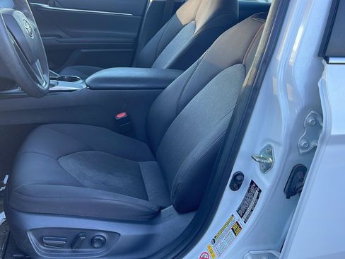 Used 2018 Toyota Camry LE FWD image 8