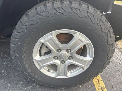 Used 2019 Jeep Wrangler Unlimited Sport S AWD/4WD image 18