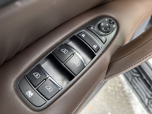 Used 2023 Nissan Armada Platinum w/ Captain's Chairs Package image 17