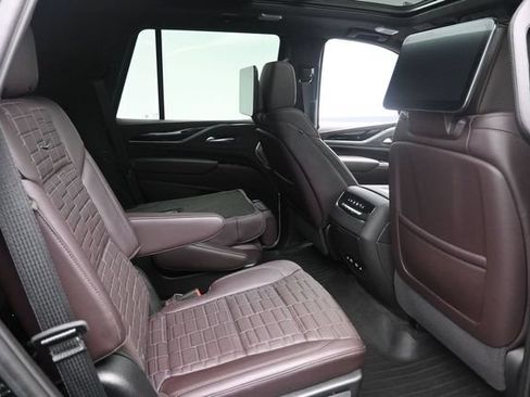 Used 2024 Cadillac Escalade Sport Platinum w/ Heavy-Duty Trailer Package AWD/4WD image 27