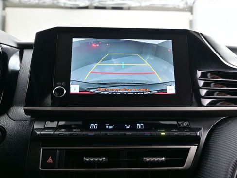 Used 2025 Toyota Camry SE image 18