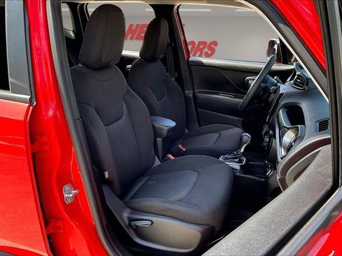 Used 2023 Jeep Renegade Latitude AWD/4WD image 29