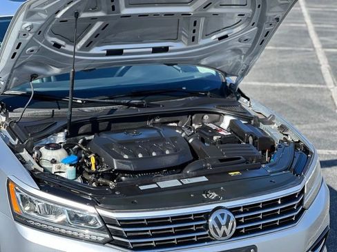 Used 2018 Volkswagen Passat 2.0T SE FWD image 42