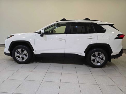 Certified 2022 Toyota RAV4 XLE w/ Convenience Package AWD/4WD image 3